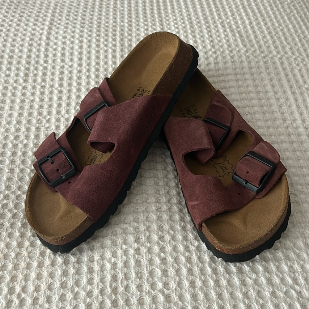 NWOB Maroon/Brown Betula (Birkenstock Original) Two strap sandal , Ladies 6